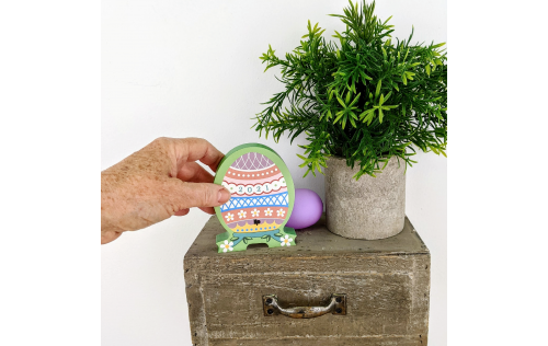 Furbergé Egg, White Daisies 2021.  Handcrafted by Cat's Meow Village in the USA.